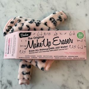 MakeUp Eraser “Boobies” Edition with matching “sweater”